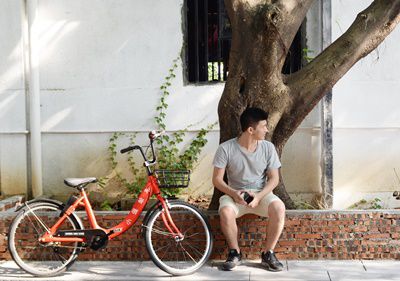 共享單車騎行，綠色文明出行圖片